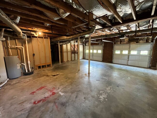 Building Photo - Spacious 4-Bedroom 3-Bathroom Brick Home in Arcadia Area