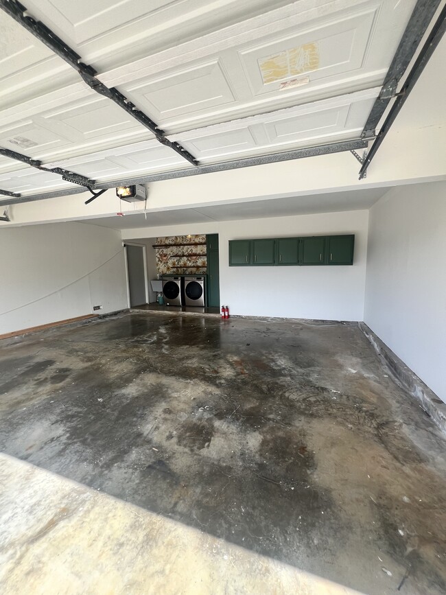 Building Photo - 956 Kaluanui Rd