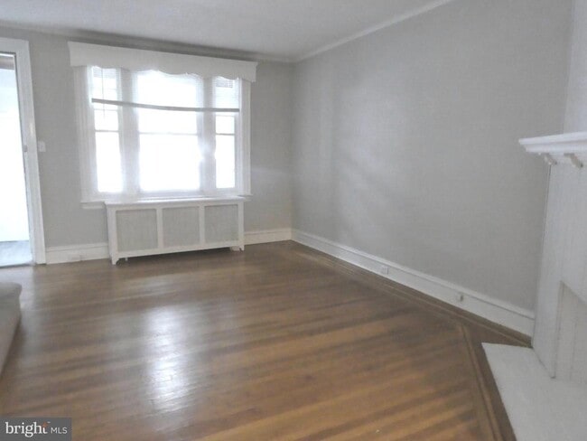 Building Photo - 1213 S 54th St