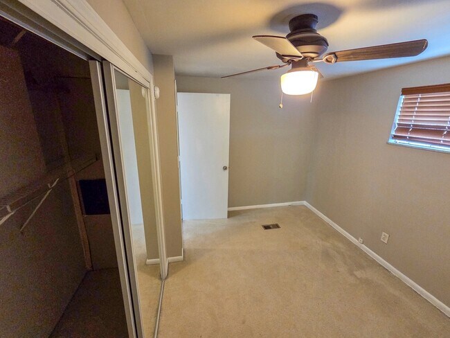 Building Photo - 151 Mahoning Dr