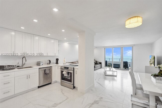 Building Photo - 5555 Collins Ave