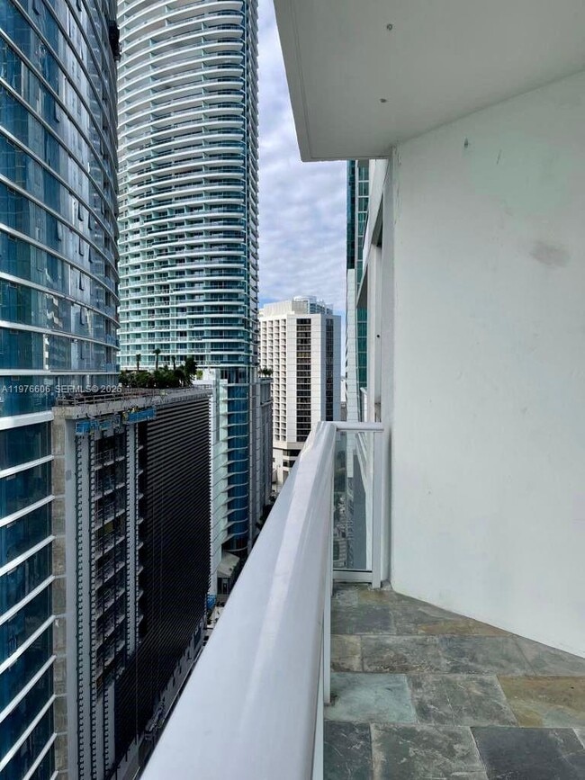 Building Photo - 300 S Biscayne Blvd