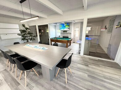 Building Photo - 2326 S Peninsula Dr