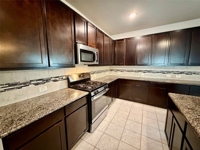 Building Photo - 18665 Legend Oaks Dr