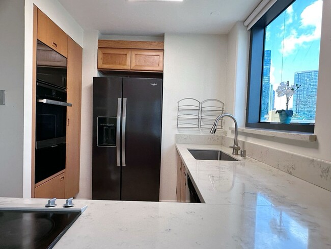 Building Photo - Stunning Kakaako 2 Bedroom at Nauru Tower