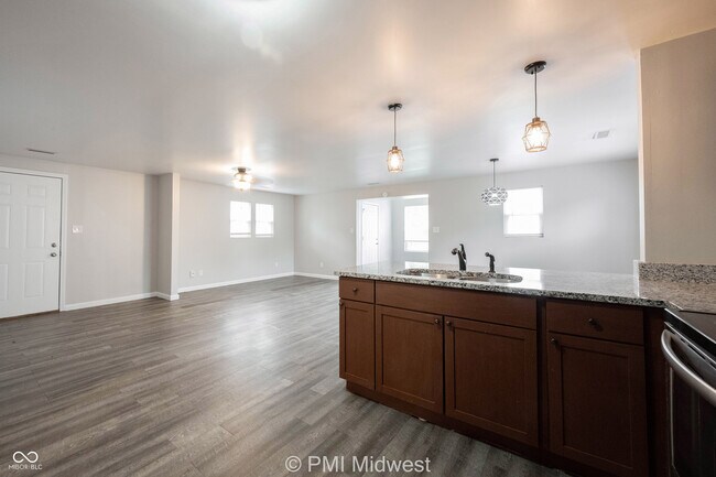 Building Photo - 955 N Traub Ave