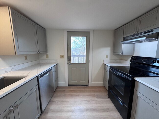 Building Photo - Woodfin - 1920's Cottage