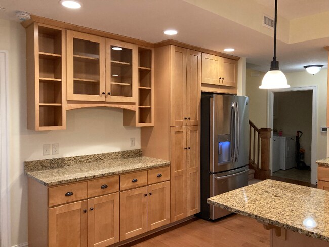 Building Photo - 2539 Greenport Dr