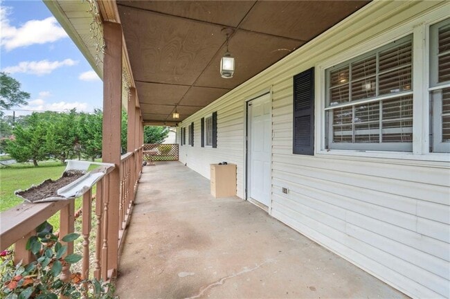 Building Photo - 472 Camden Cir
