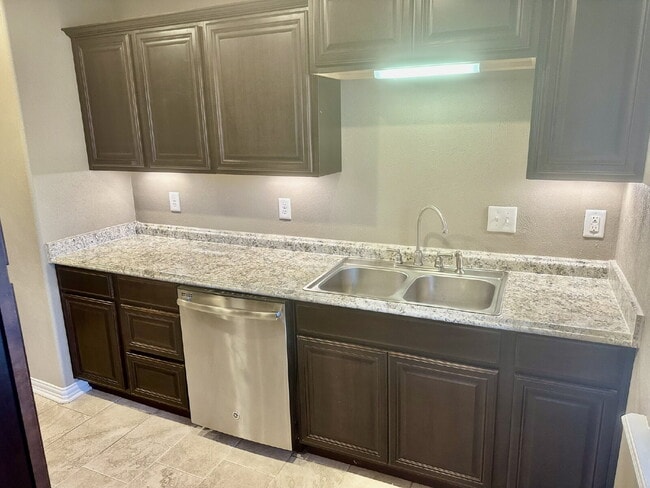 Building Photo - 35 Gore Ln