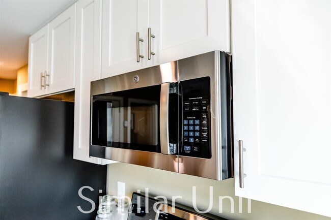 Building Photo - 12 Marco Ln