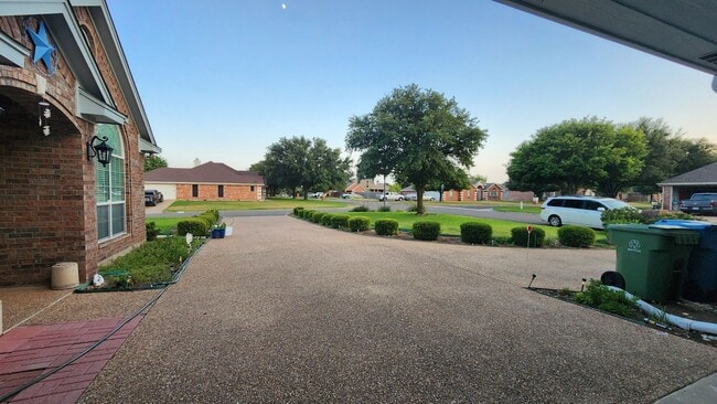 Building Photo - 4/2 in MIDWAY ISD