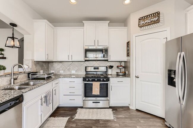Building Photo - Charming 4BR/2BA One-Level Home with Moder...
