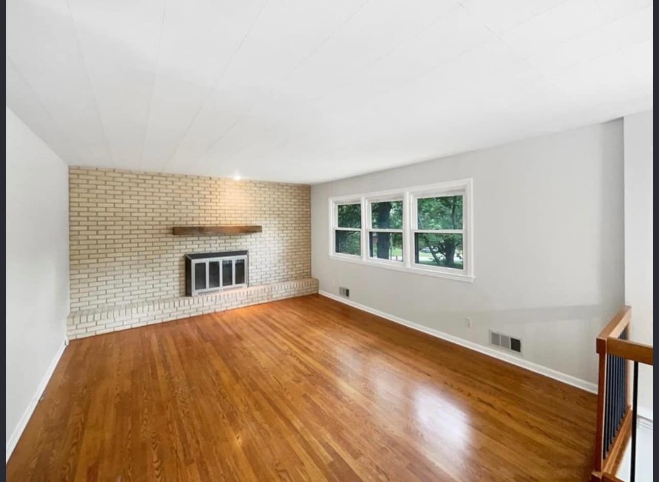 Building Photo - 119 W 104th Ter