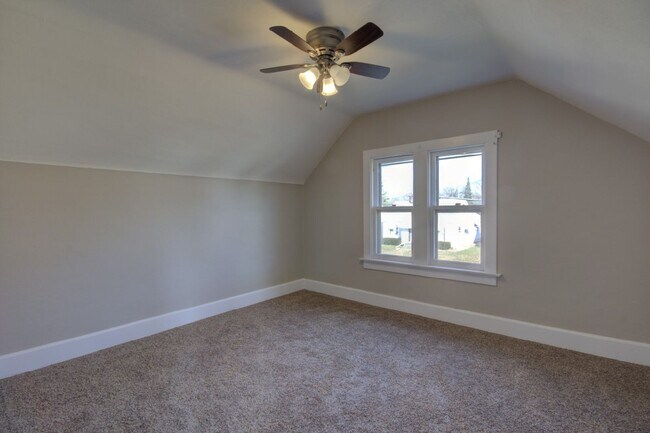 Building Photo - 3 bedroom home