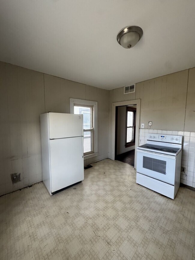 Building Photo - 263/265 S HEDGES ST