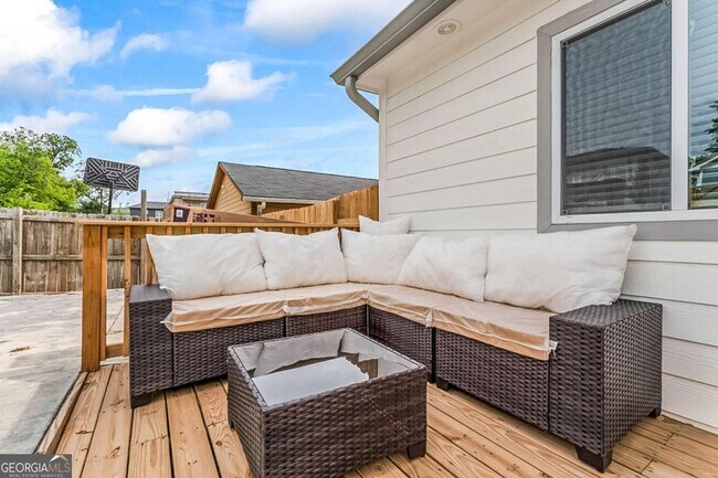 Building Photo - 620 Echo St NW