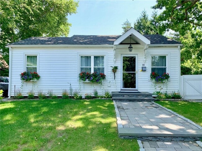 Building Photo - 18 Sylvan St
