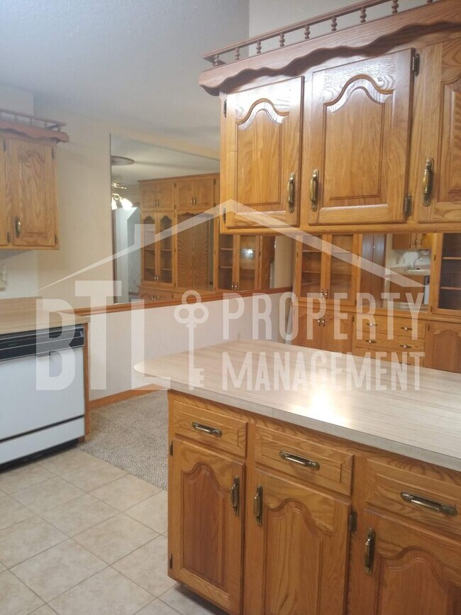 Building Photo - Condo by Lake with RV Spot!! 55+ Community