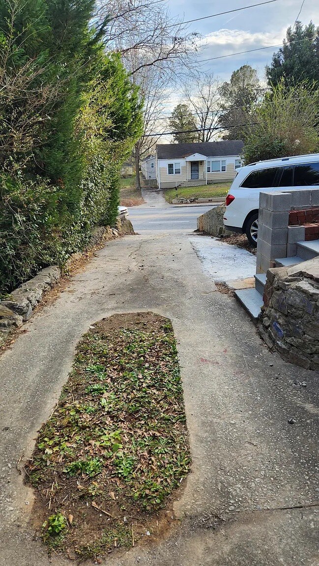 Building Photo - Room in Duplex on M.L.K. Jr Dr SW