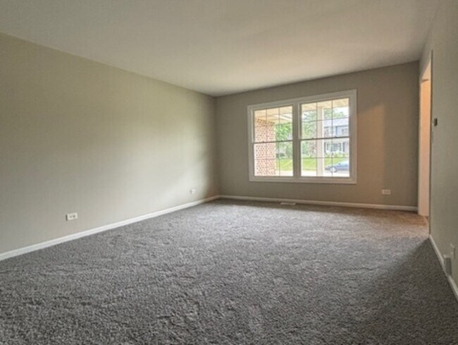 Building Photo - 654 Longview Dr