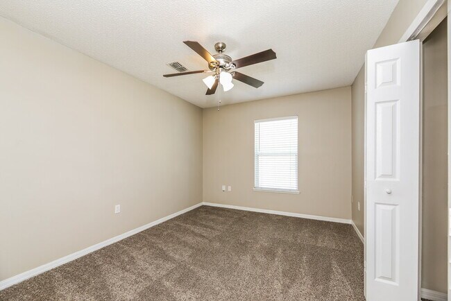 Building Photo - 7245 Nottinghamshire Dr