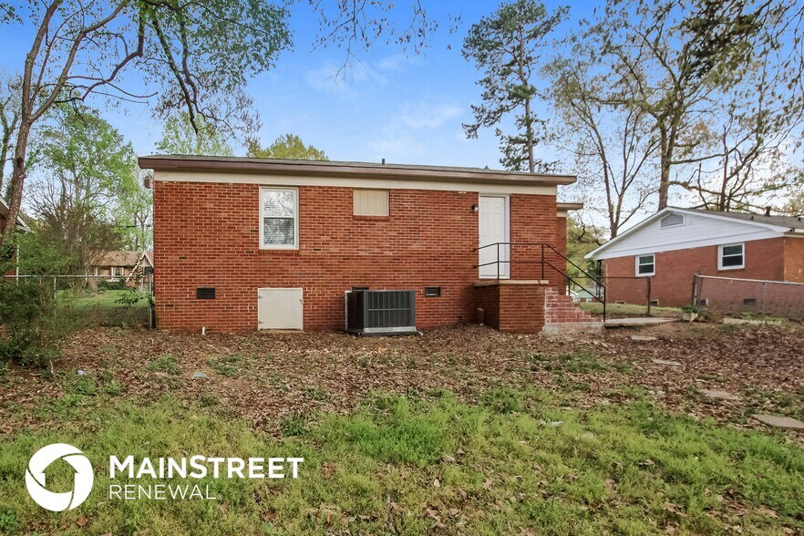 Building Photo - 3624 Sargeant Dr