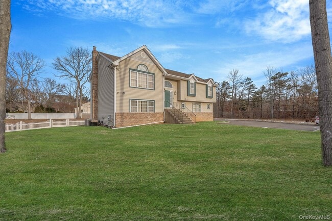 Building Photo - 475 Old Country Rd