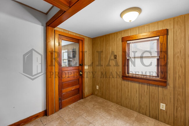 Building Photo - 118 S Sedgwick St