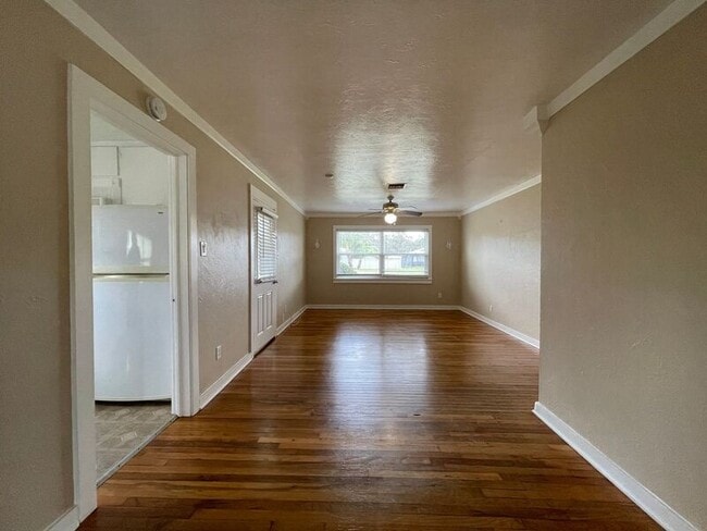 Building Photo - 1918 E Main St