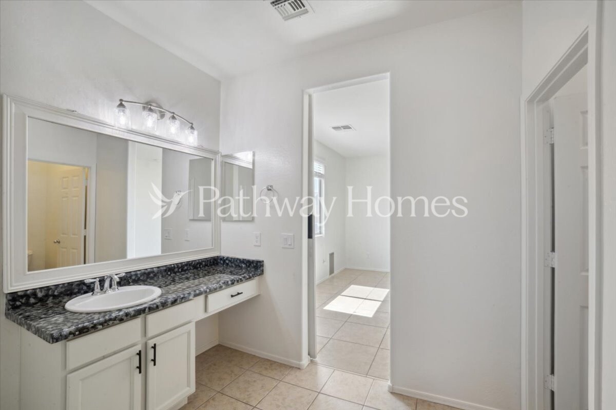 Building Photo - 11781 W Overlin Ln