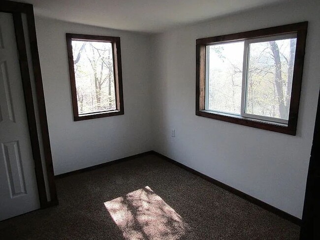 Building Photo - 195 Mountainview Dr