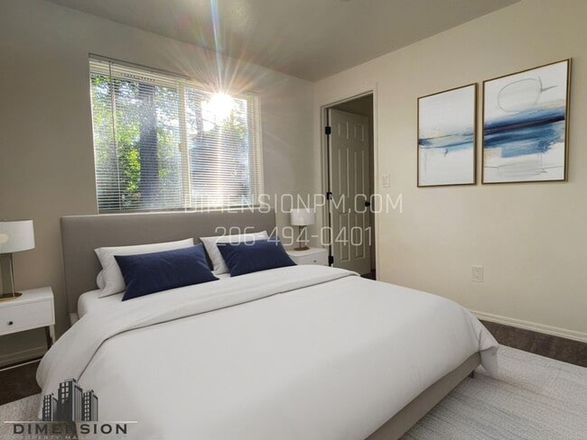Building Photo - Charming 3 bed 2.5 Bath Duplex in Auburn