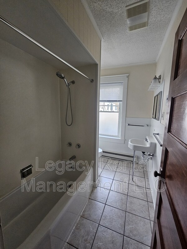 Building Photo - 281 E Main St