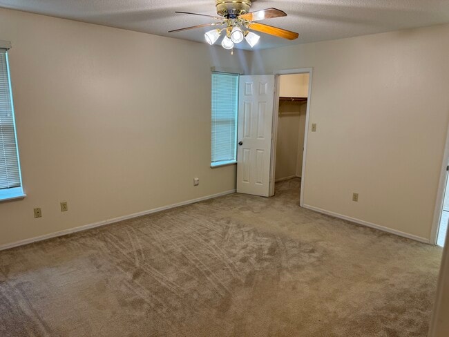 Building Photo - 9608 Bryn Mawr Cir