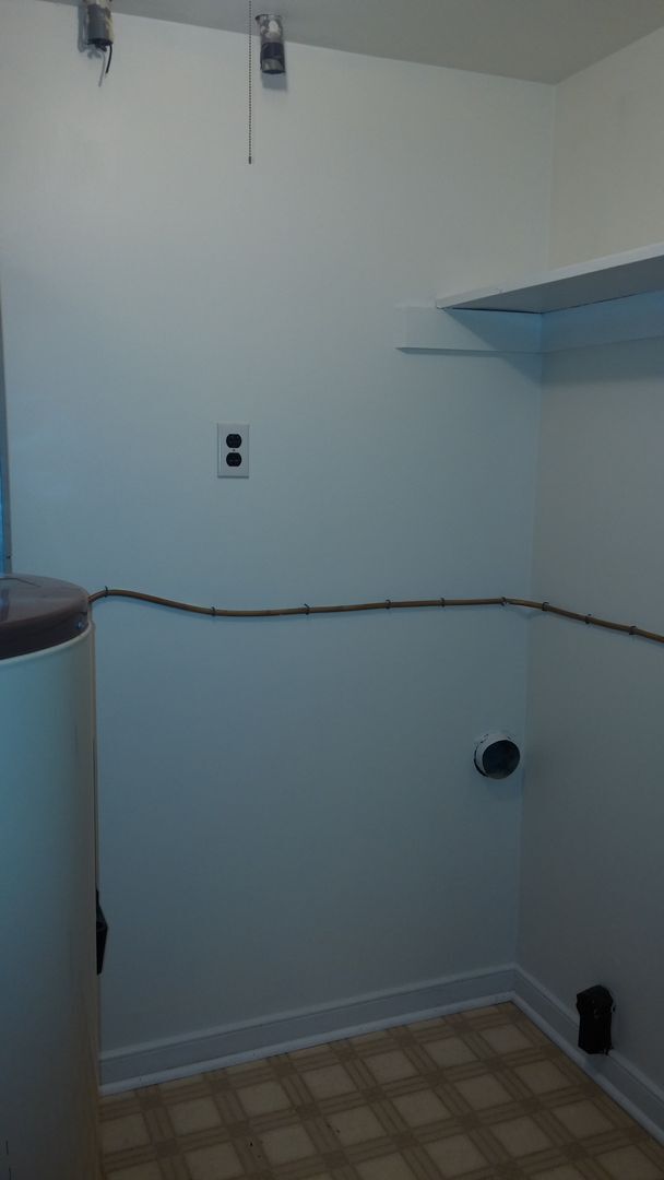 Building Photo - Spacious 2bd/1.5bth Condo Located in Laurel Square!!