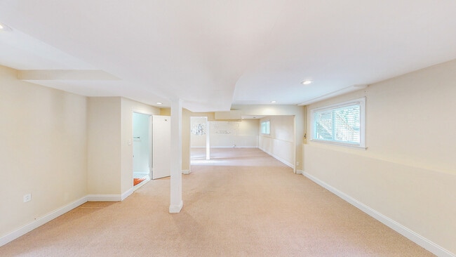 Building Photo - 5512 Hamilton Ave