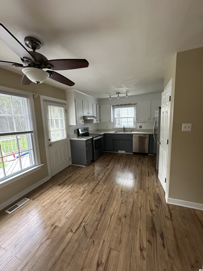 Building Photo - 10631 Red Lion Pl
