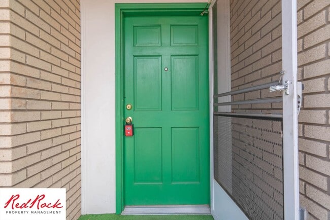 Building Photo - 3 Bedroom End Unit Townhome in Downtown St. George