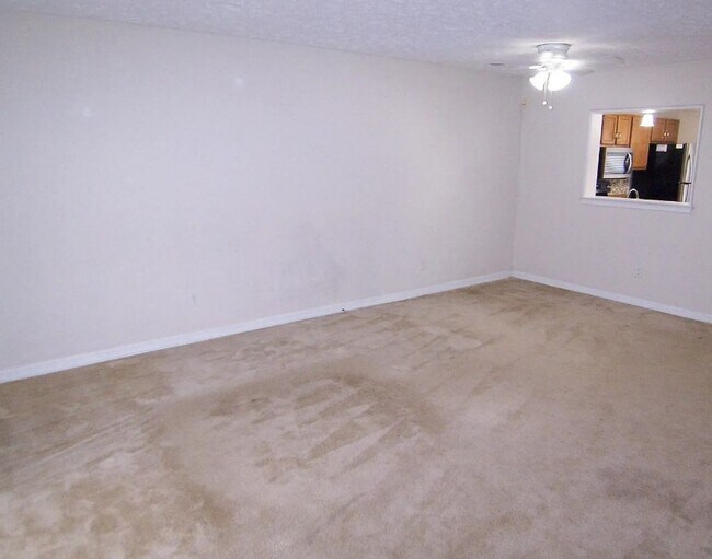 Building Photo - Middle River Townhome!