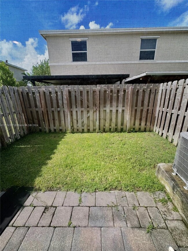 Building Photo - 540 NE 5th Ln