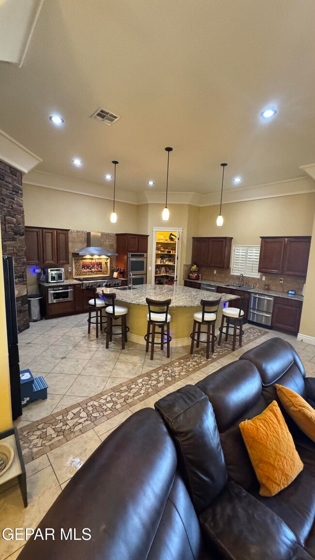 Building Photo - 7381 Black Mesa Dr