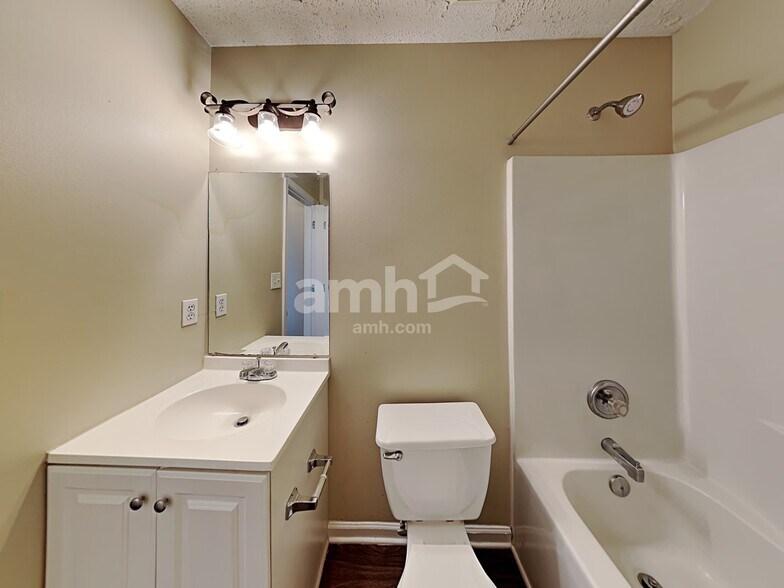 Building Photo - 8111 Kingston Dr