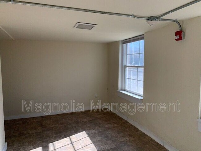 Building Photo - 514 N Beckford Dr