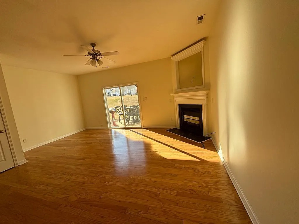 Building Photo - Room in Townhome on Sunny Cove Dr