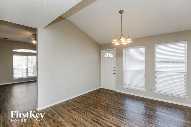 Building Photo - 10913 Ives St