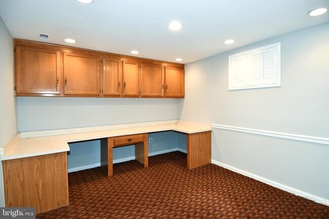 Building Photo - 4100 Dewmar Ct