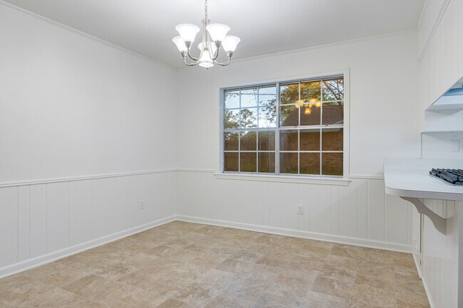 Building Photo - 225 Aurore Ave