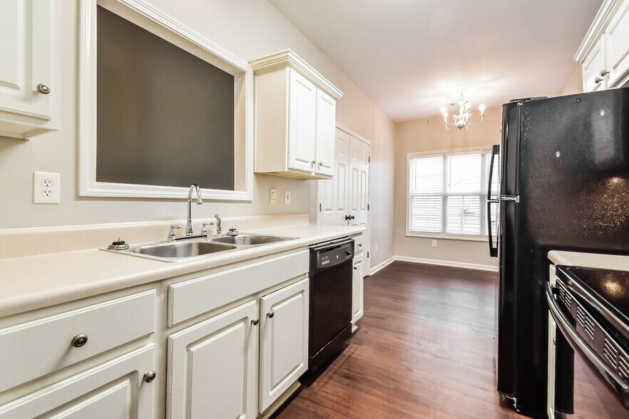 Building Photo - 1820 Towne Park Dr