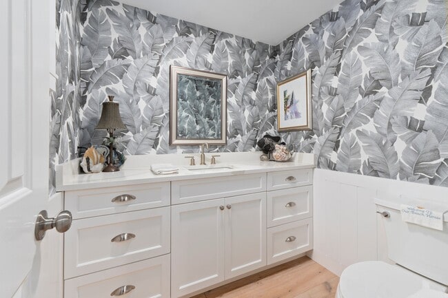 Building Photo - 1240 Palmetto Ct